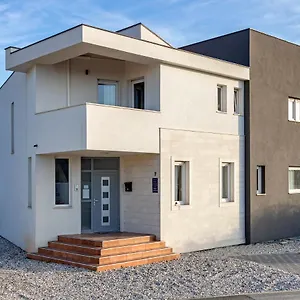 Doki Basement Apartment Pula