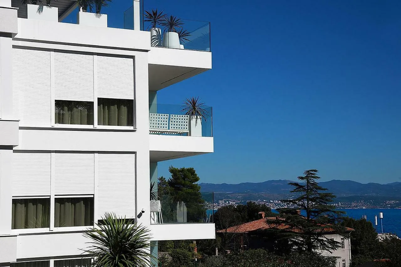 Stylish Apartment 100 M From The Beach Opatija