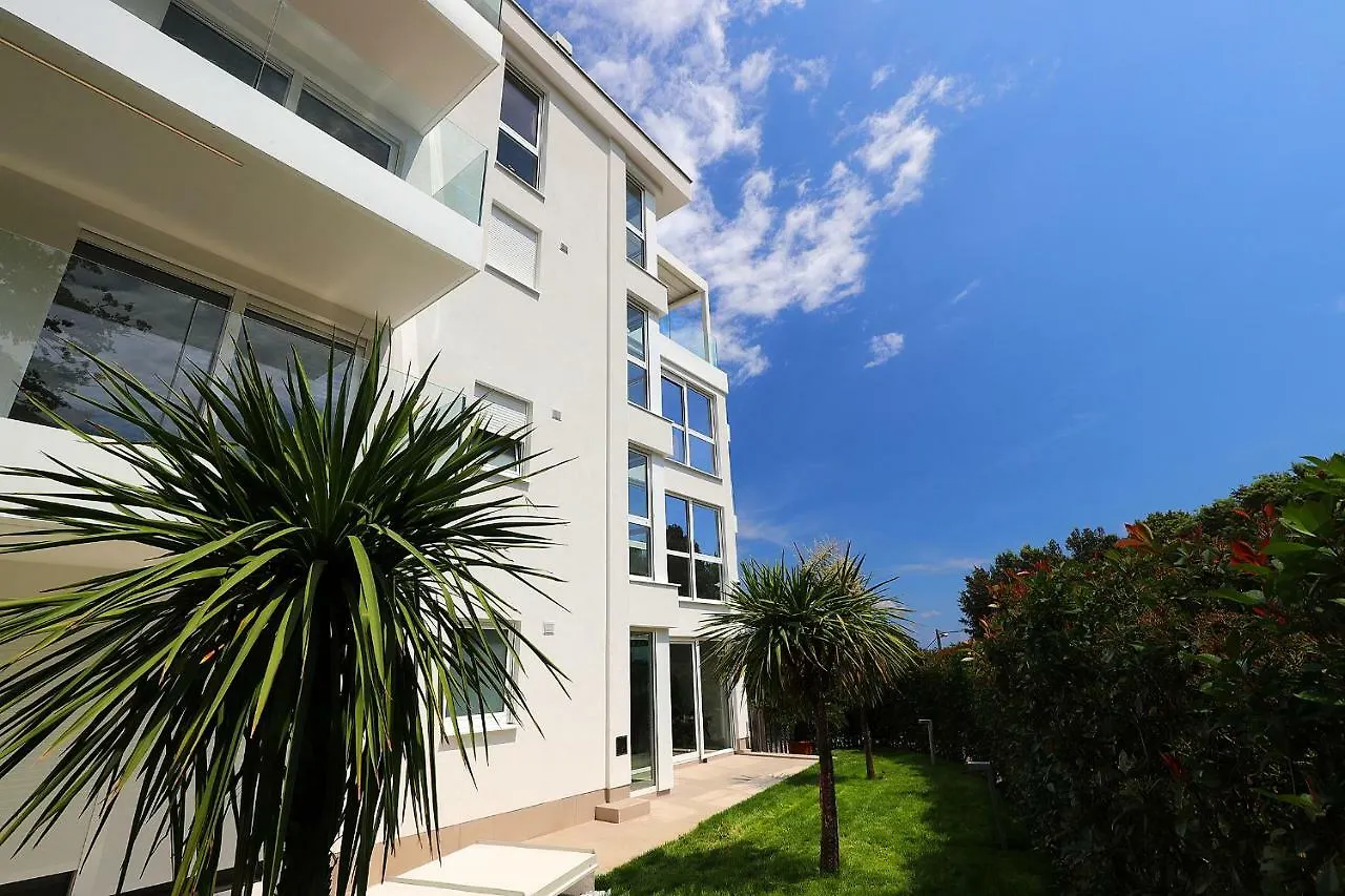 Stylish Apartment 100 M From The Beach Opatija Kroatien