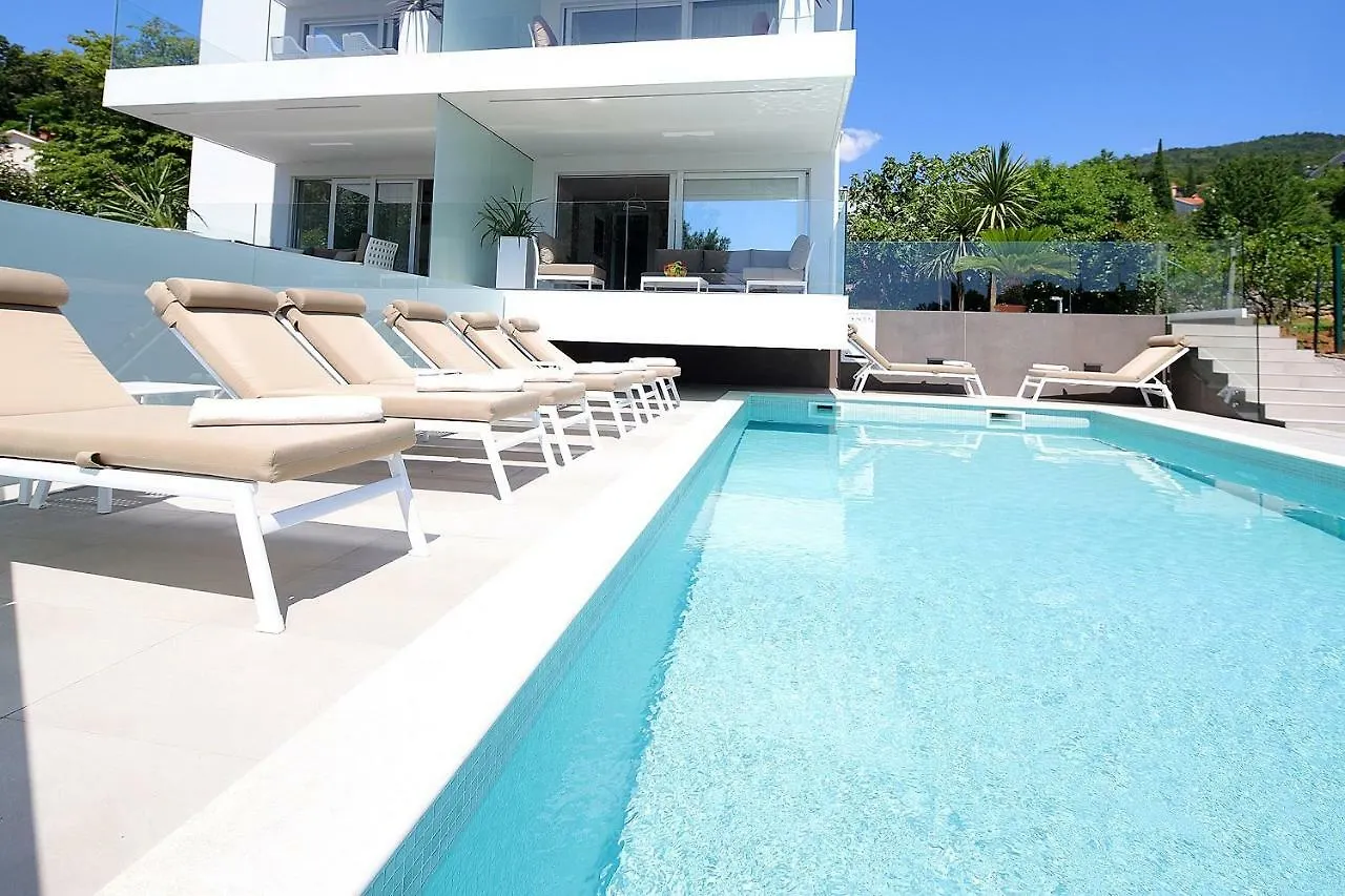 Stylish Apartment 100 M From The Beach Opatija Kroatien