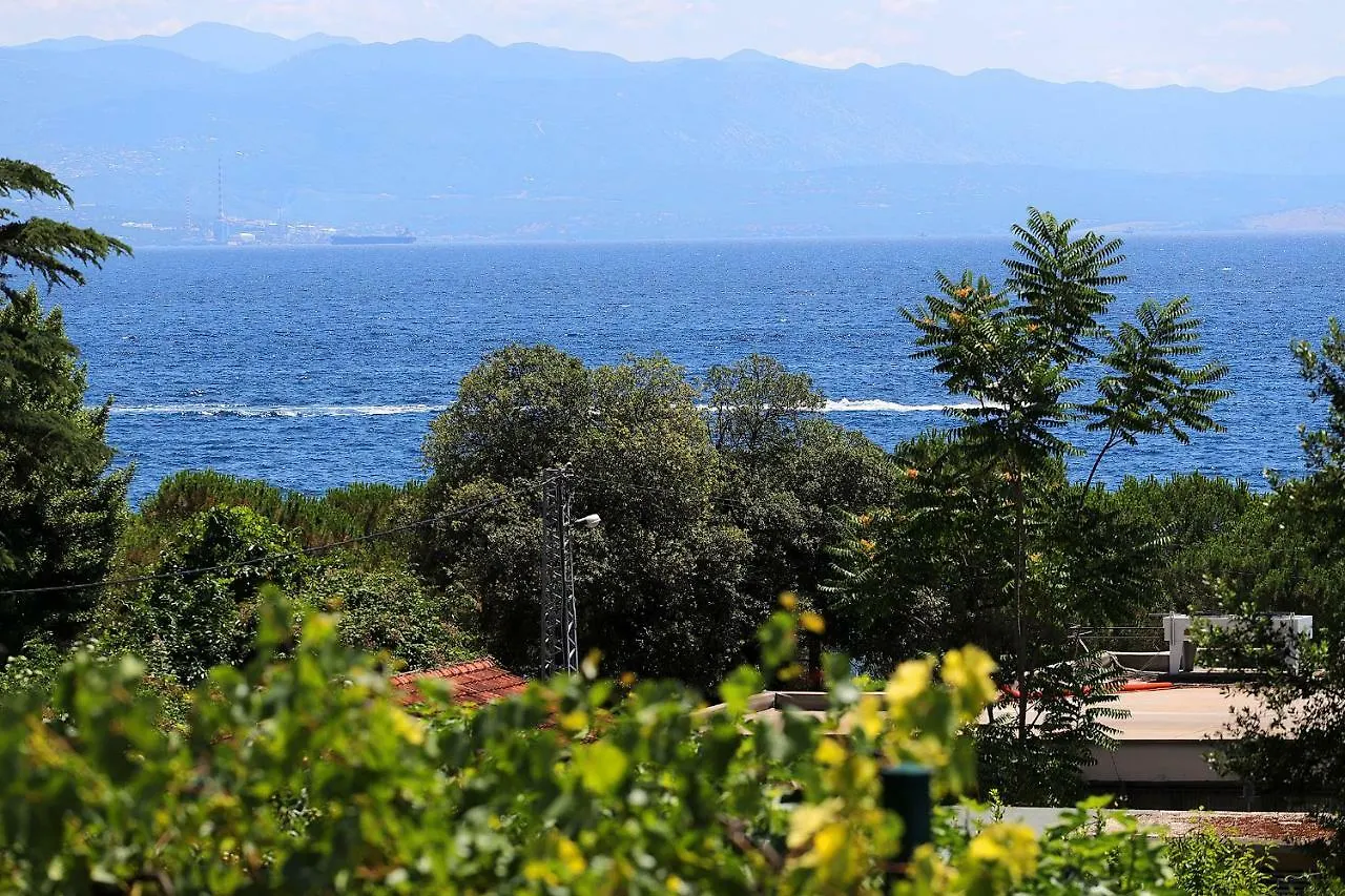Stylish Apartment 100 M From The Beach Opatija